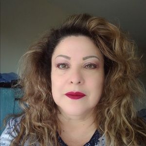 Meet your Posher, Helen uribe